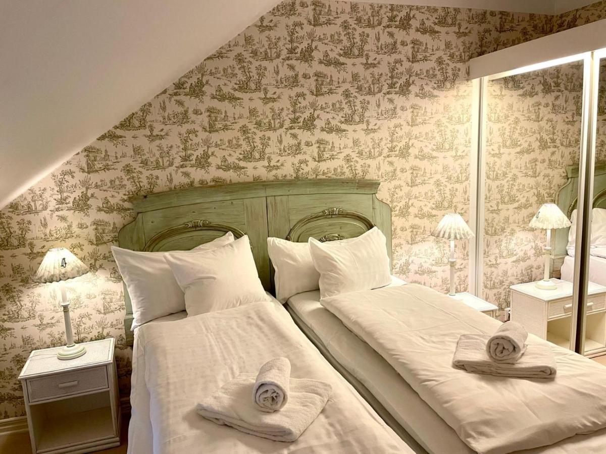 Apertins Hotell Kil Exterior photo