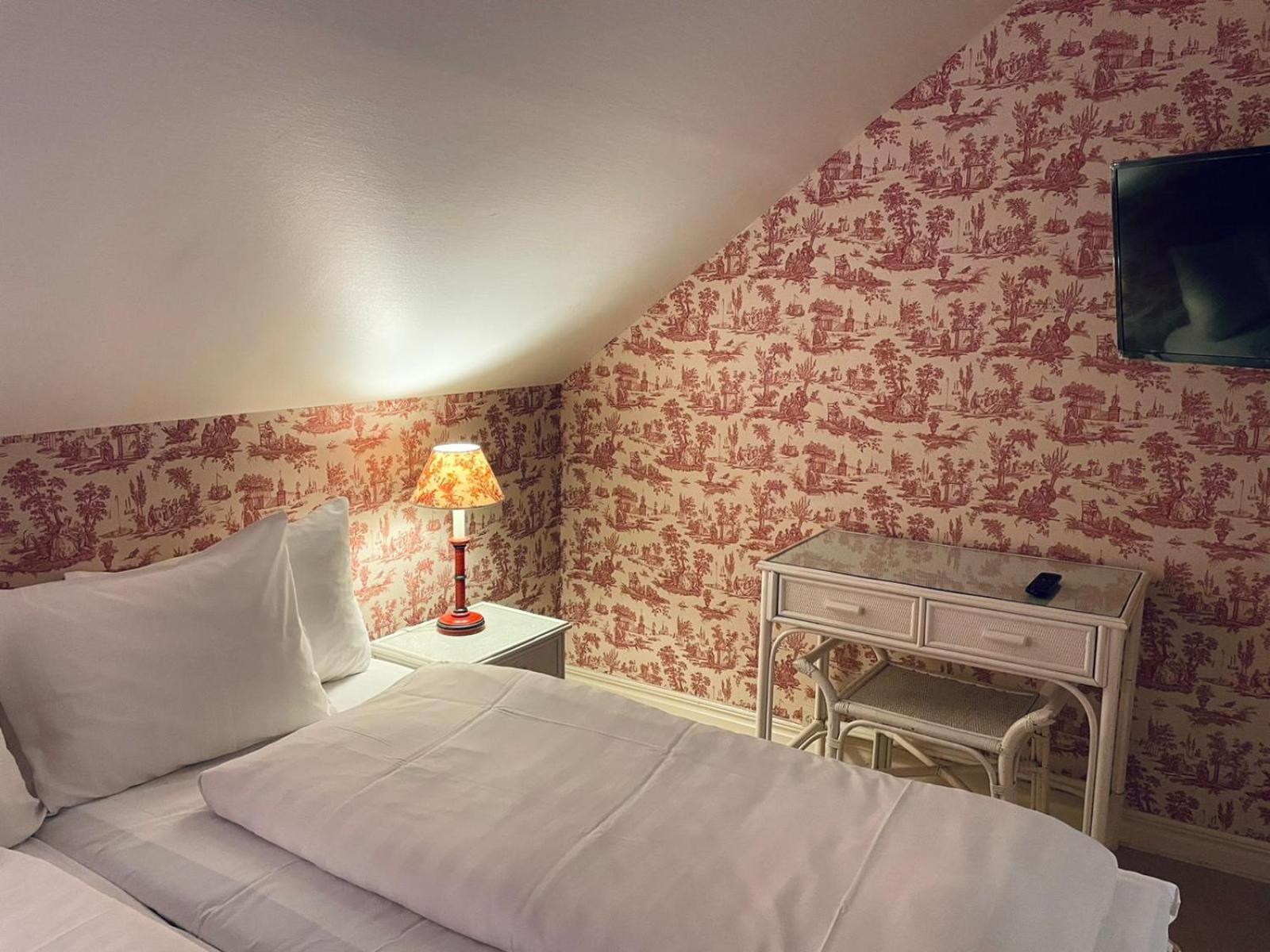 Apertins Hotell Kil Exterior photo